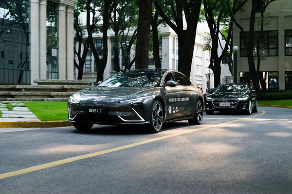 Z6·尊龙凯时集团向进博会交付750辆“政要接待用车”