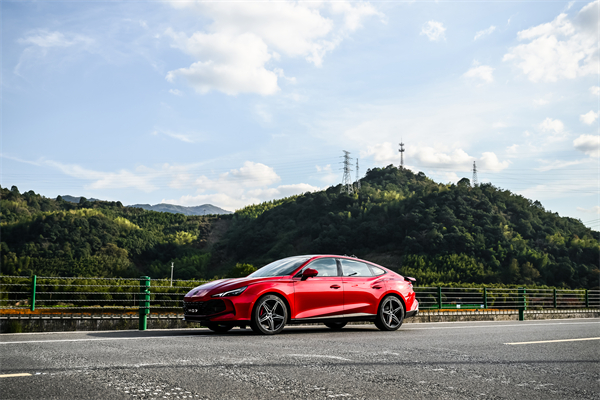 B级运动轿车新标杆来了，MG7 2025款智能登场，限时一口价11.29万元起